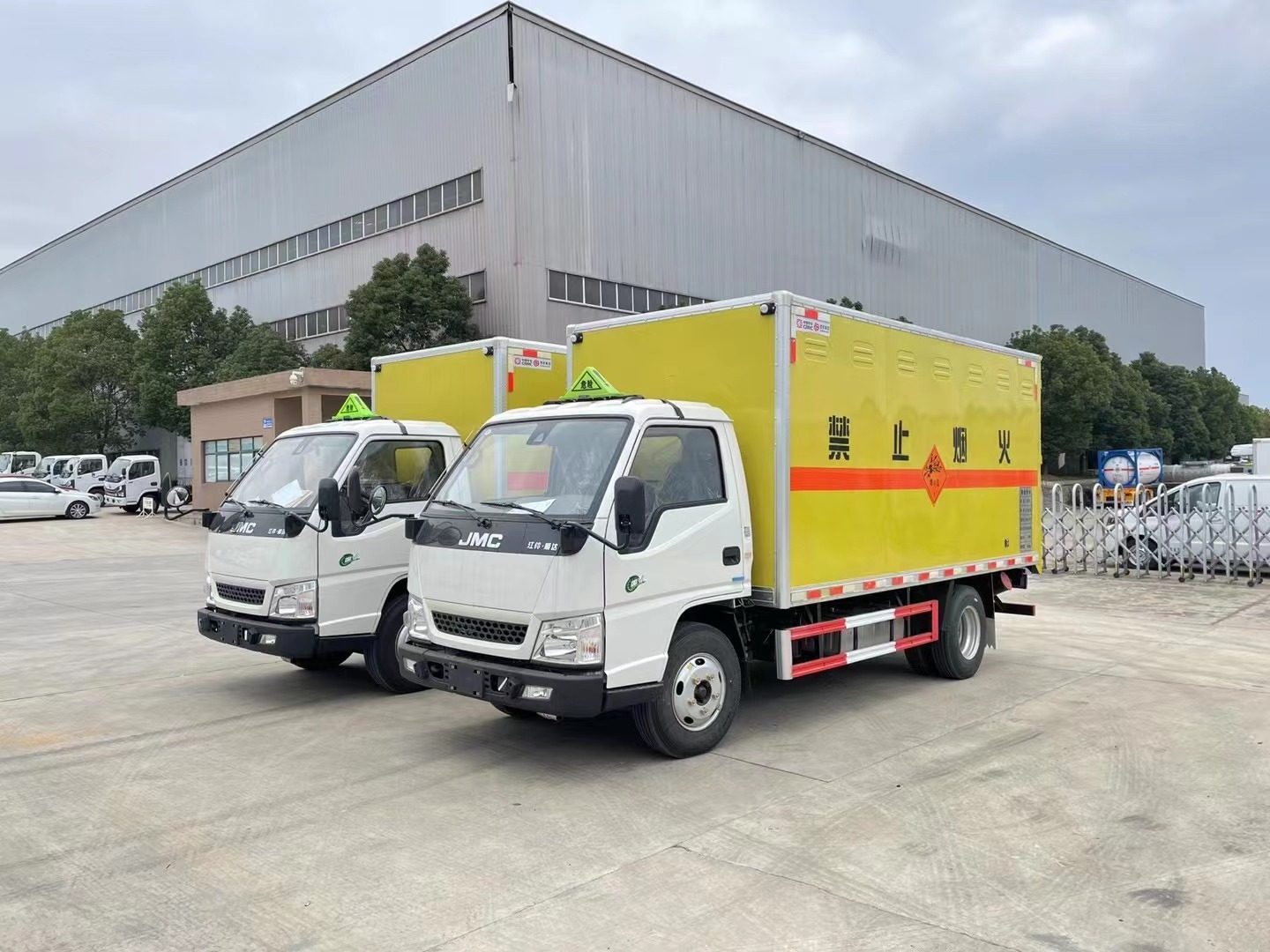 江鈴順達(dá)藍(lán)牌1.3噸爆破器材運(yùn)輸車