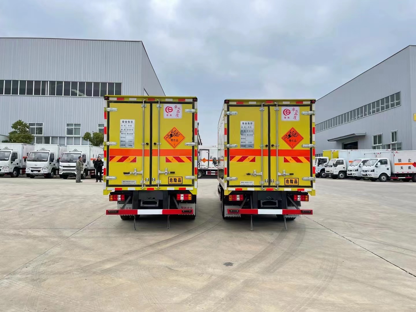 江鈴順達(dá)藍(lán)牌1.3噸爆破器材運(yùn)輸車