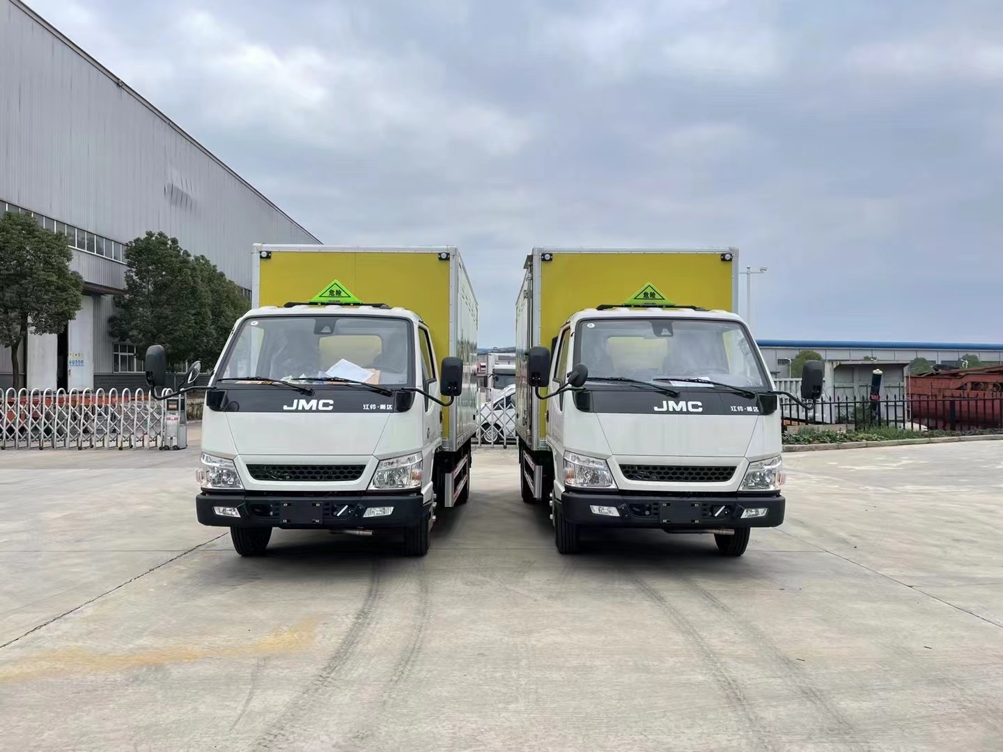 江鈴順達(dá)藍(lán)牌1.3噸爆破器材運(yùn)輸車