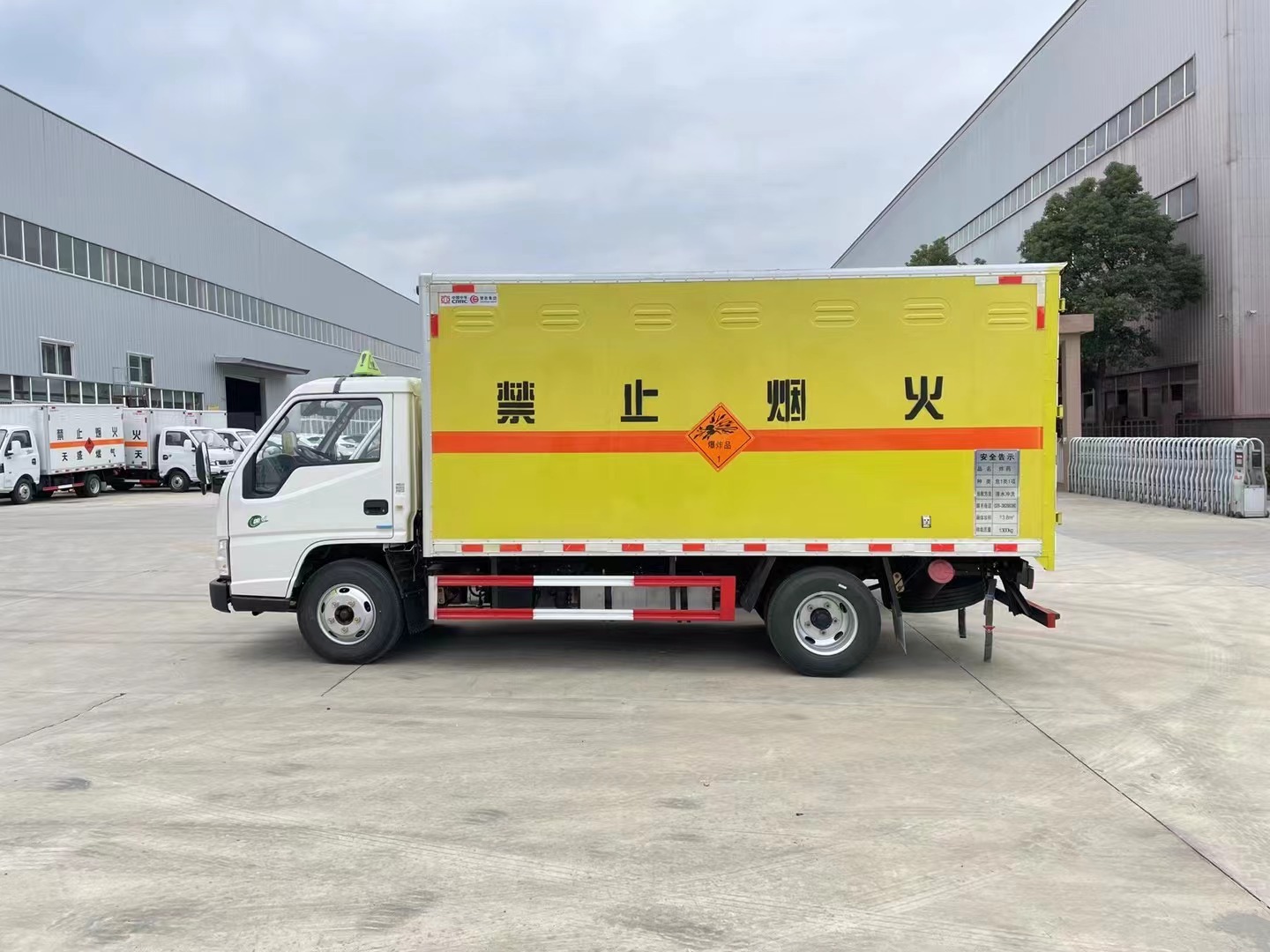 江鈴順達(dá)藍(lán)牌1.3噸爆破器材運(yùn)輸車