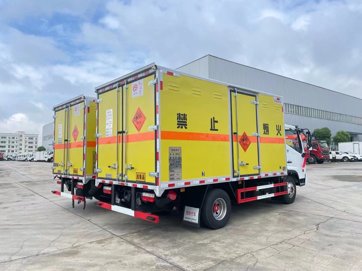 東風凱普特4.3米5噸爆破器材運輸車
