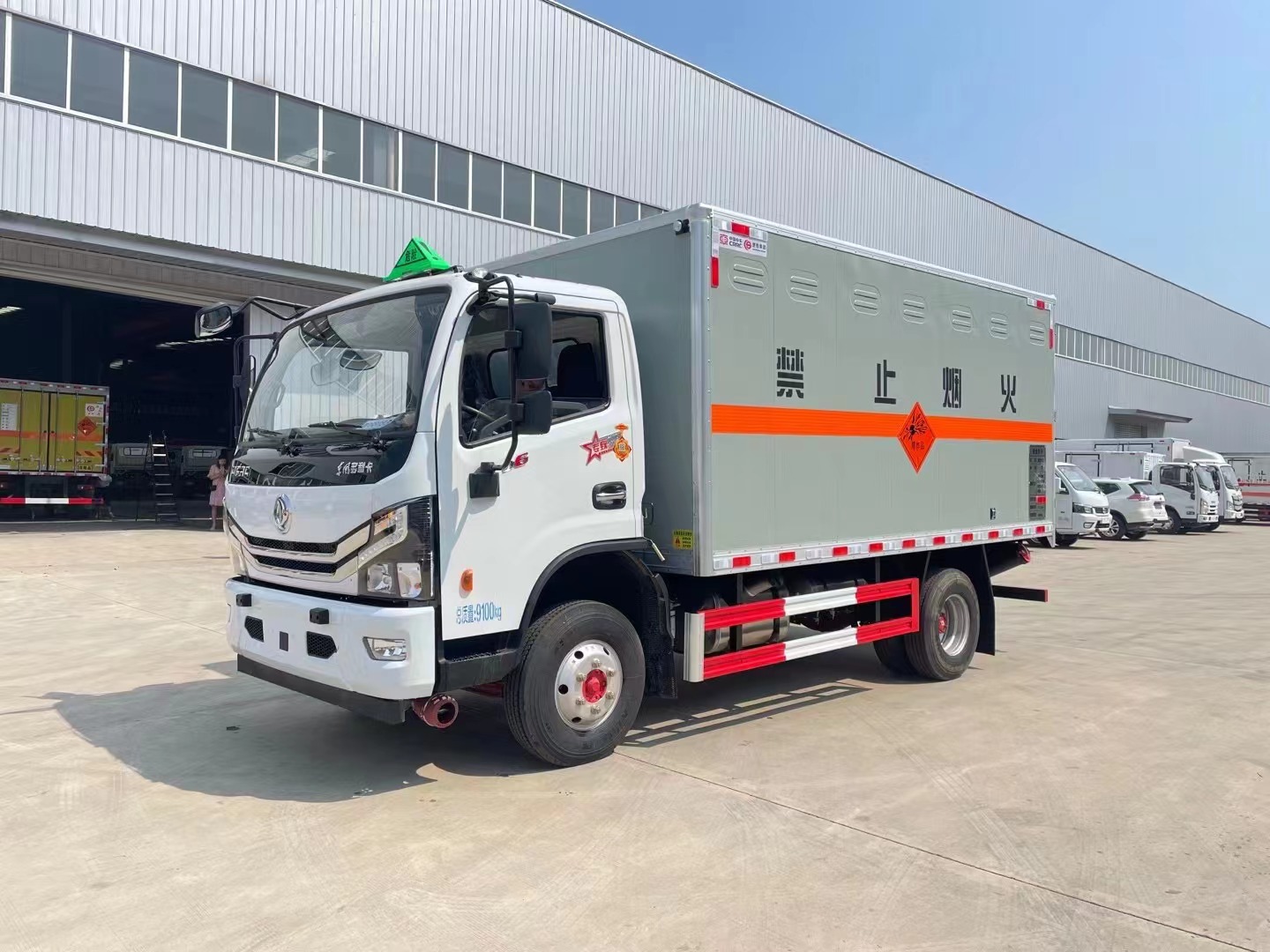 東風多利卡5噸爆破器材運輸車