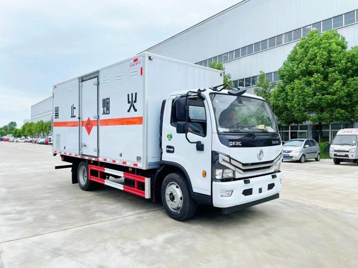 東風(fēng)多利卡7噸民爆車