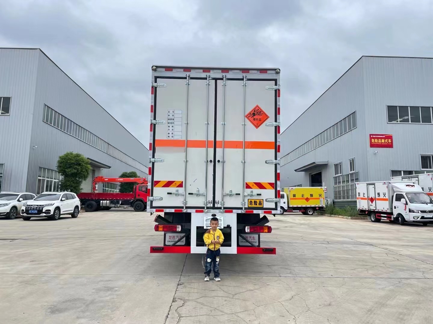 重汽豪沃9.6米煙花炮竹運輸車