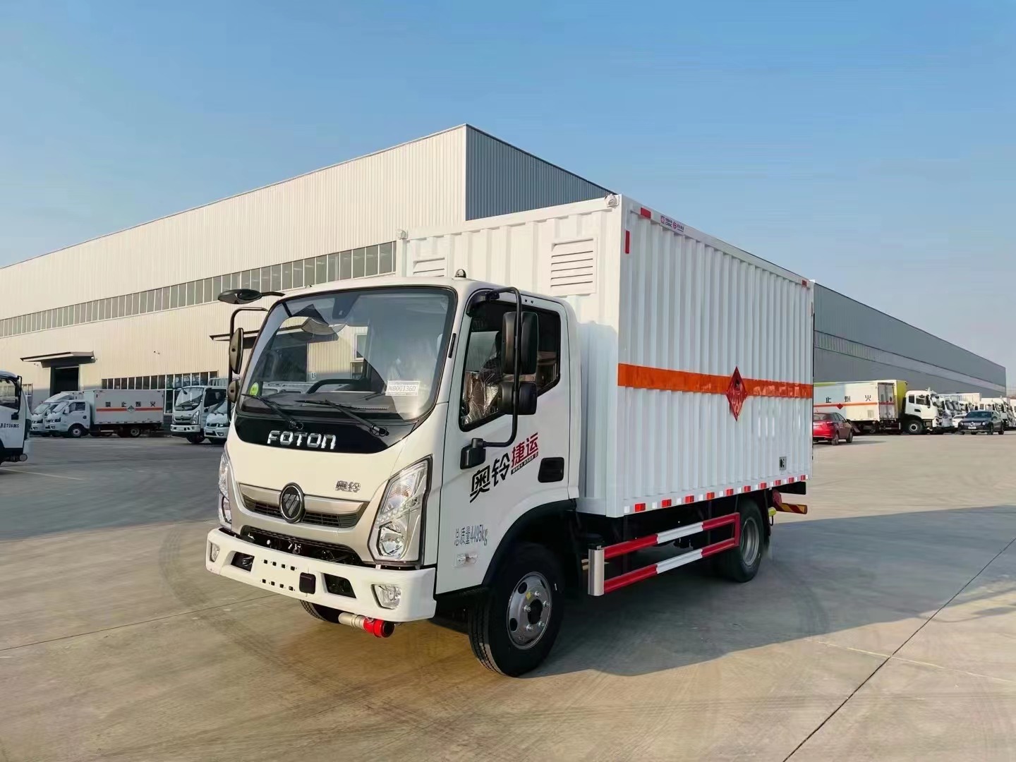 福田奧鈴藍牌4.1米易燃氣體廂式運輸車