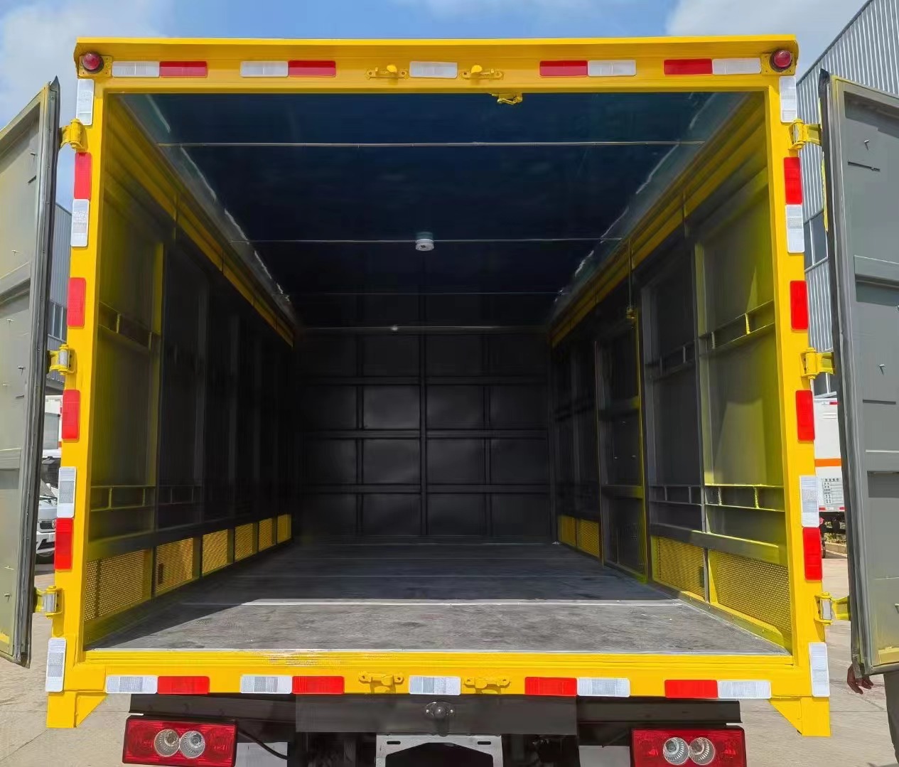 福田歐馬可4.3米氣體廂式運輸車