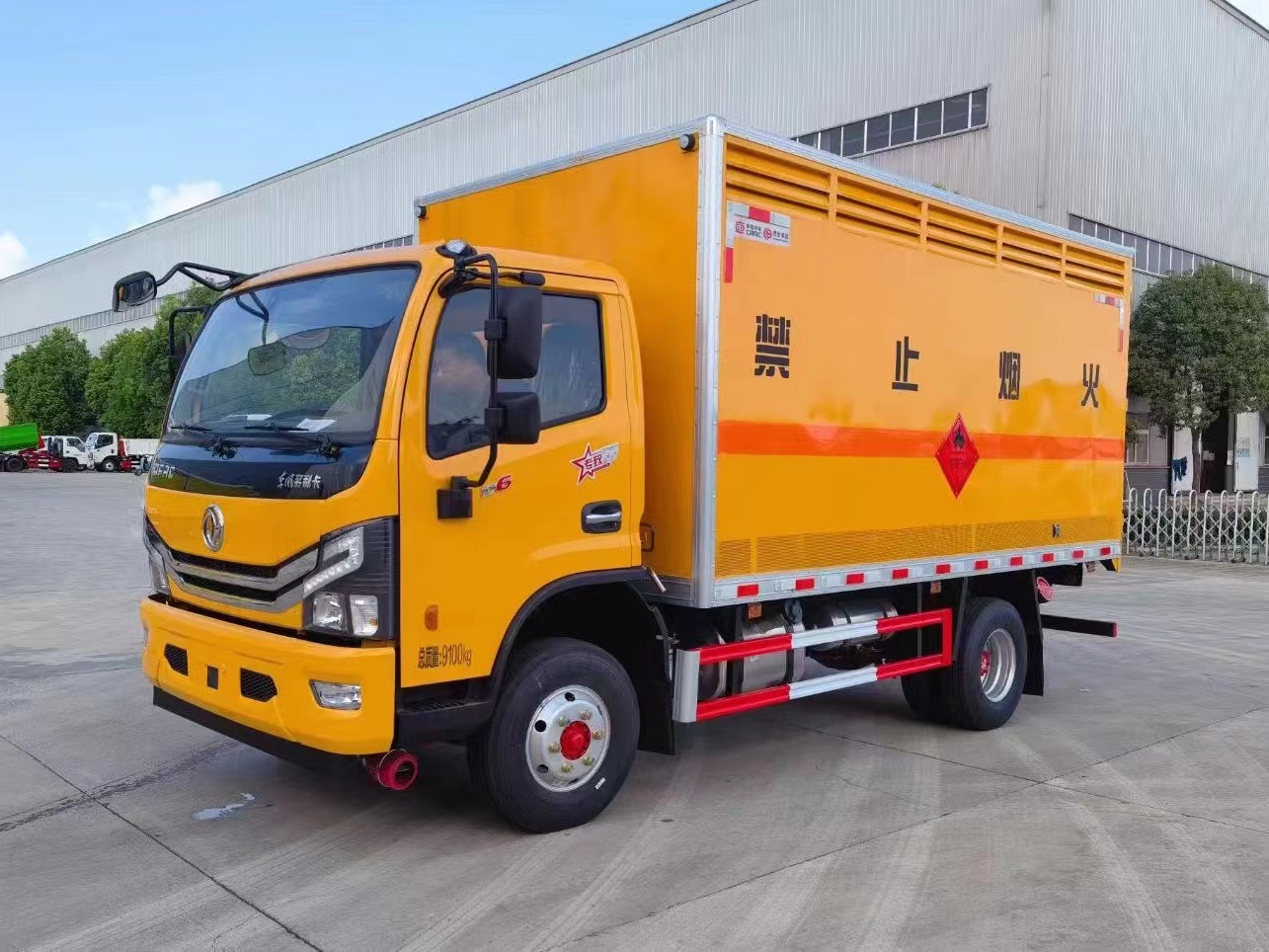 東風(fēng)多利卡4.3米氣體廂式車