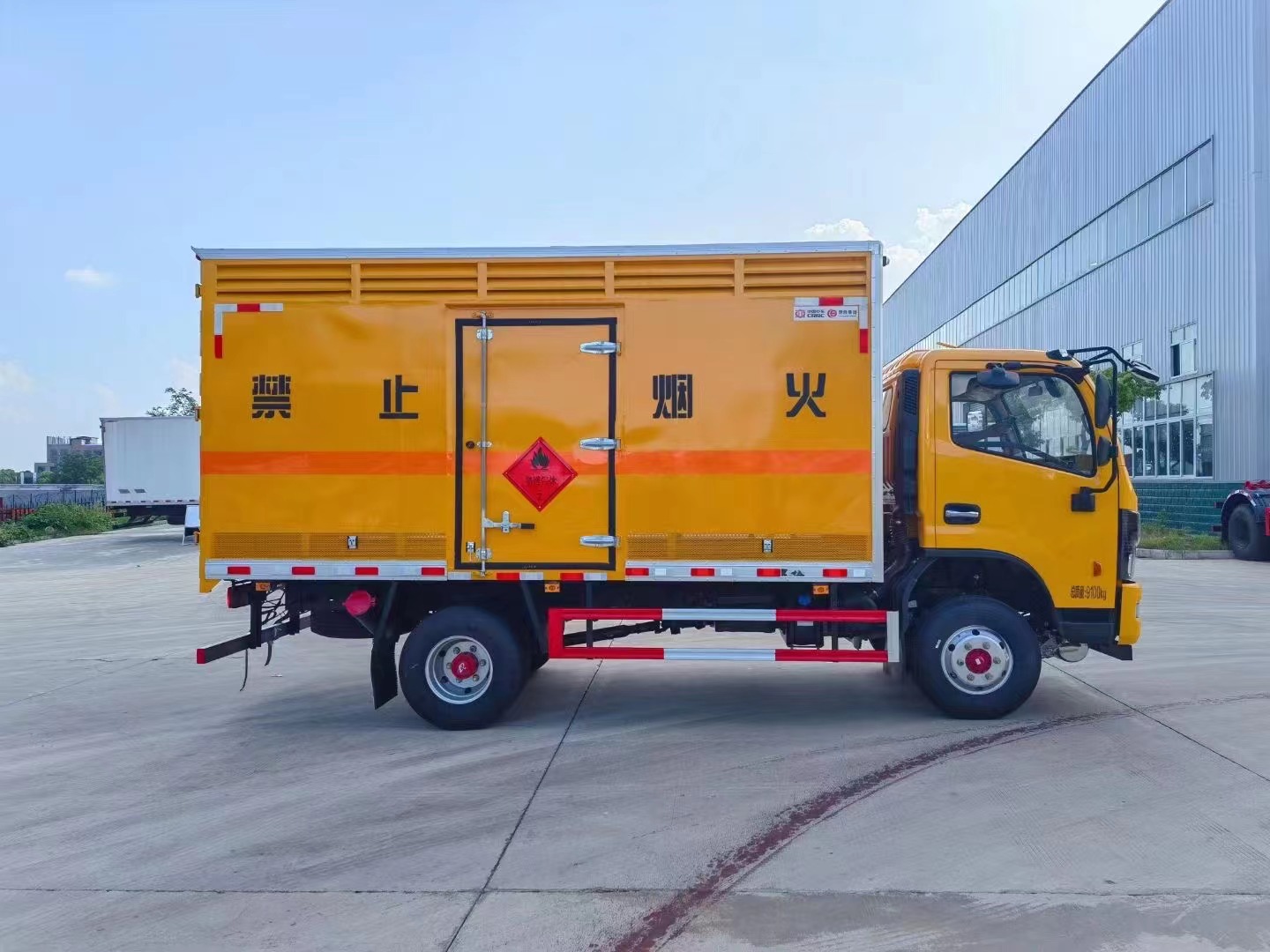 東風(fēng)多利卡4.3米氣體廂式車