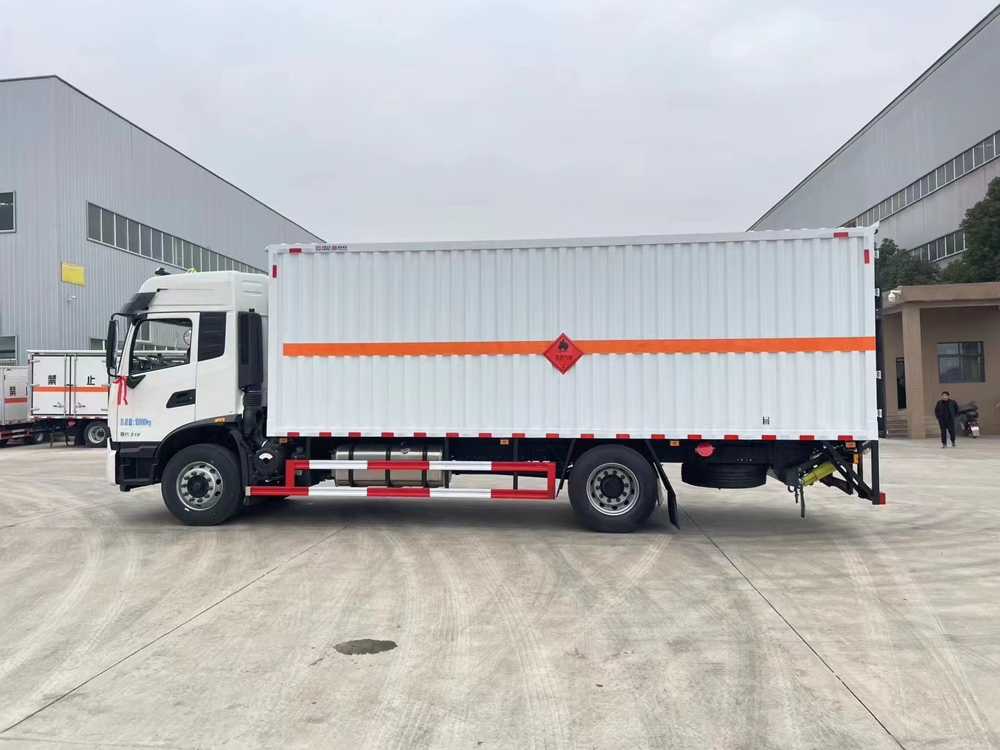 天錦2類氣瓶廂式車價(jià)格/6.2米氣體廂式多少錢