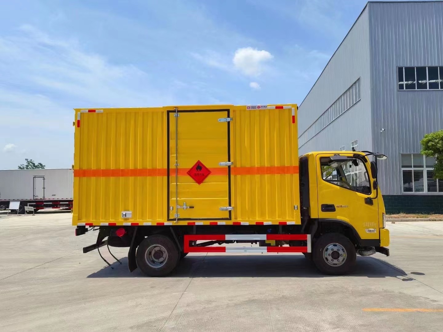 福田歐馬可（4.1米）4.5噸易燃液體廂式運輸車