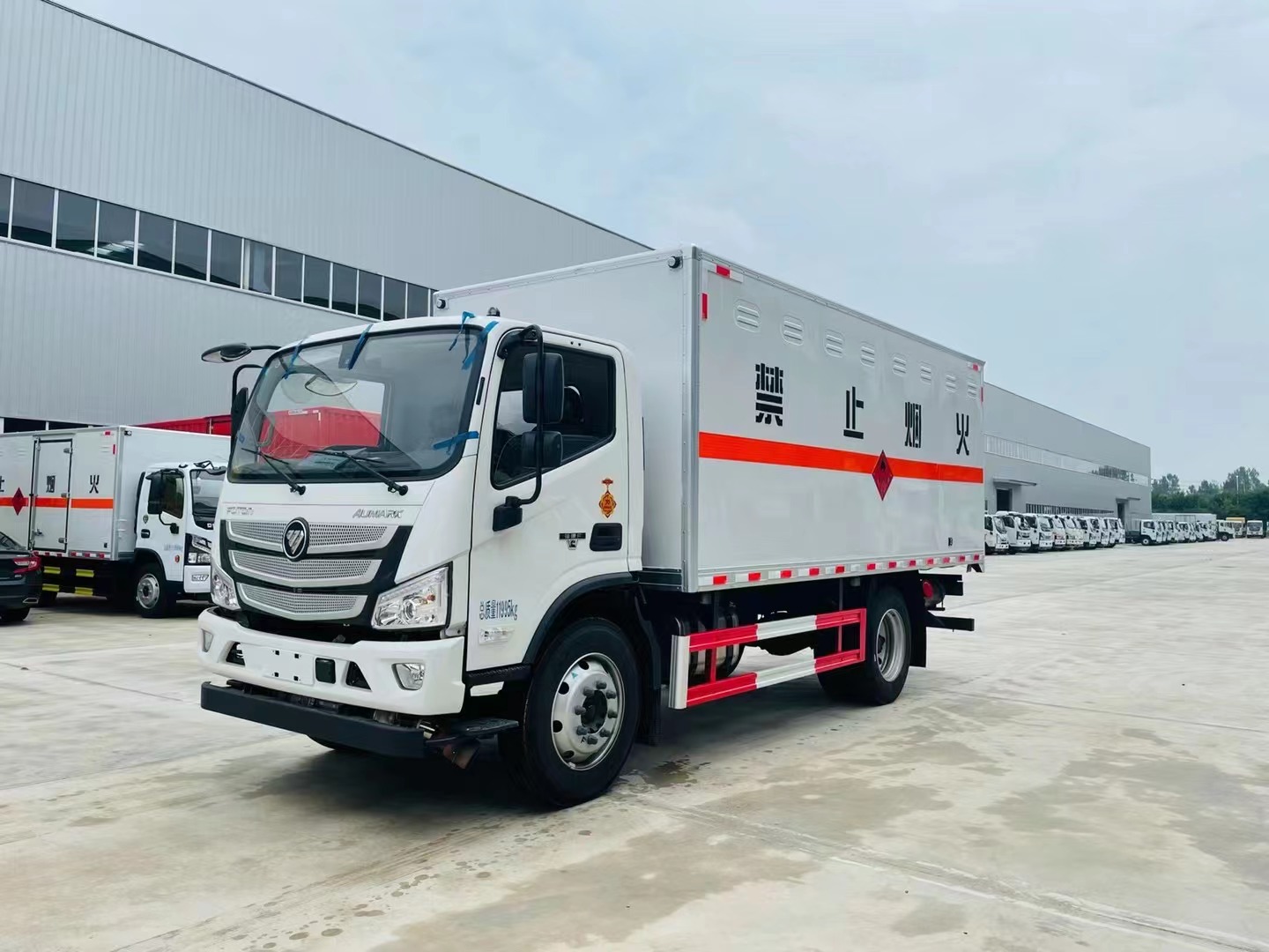 福田歐馬可（5.2米）6.8噸易燃液體廂式運輸車