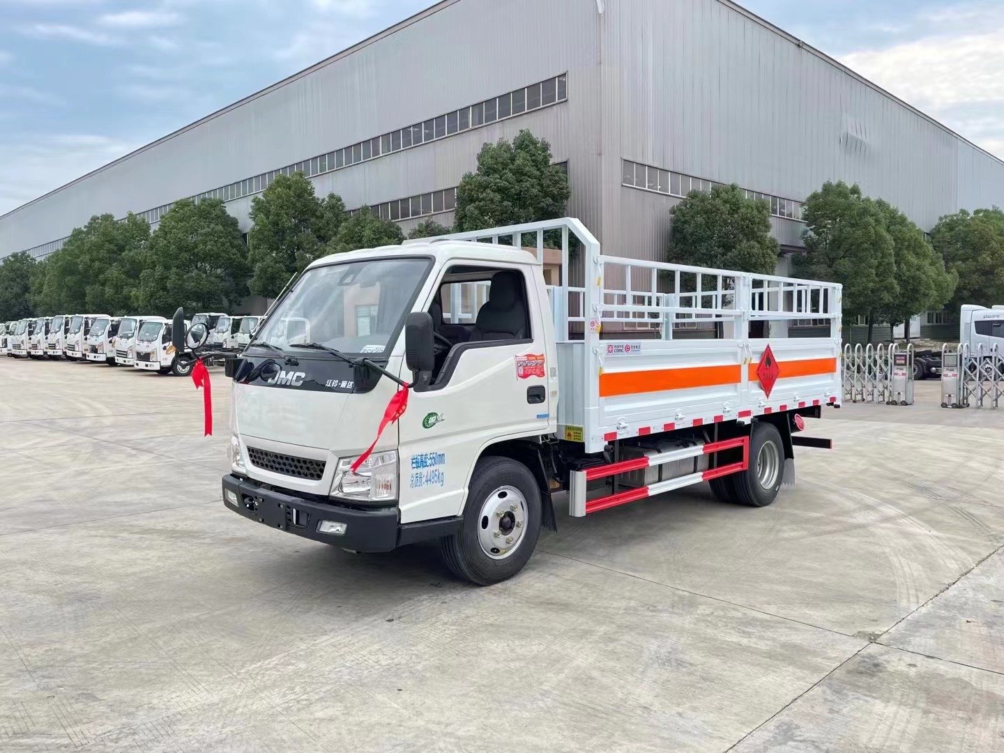 國(guó)六江鈴順達(dá)藍(lán)牌4.15米氣瓶運(yùn)輸車