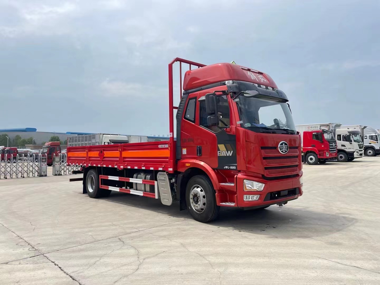 解放J6L（6.6米）氣瓶運(yùn)輸車