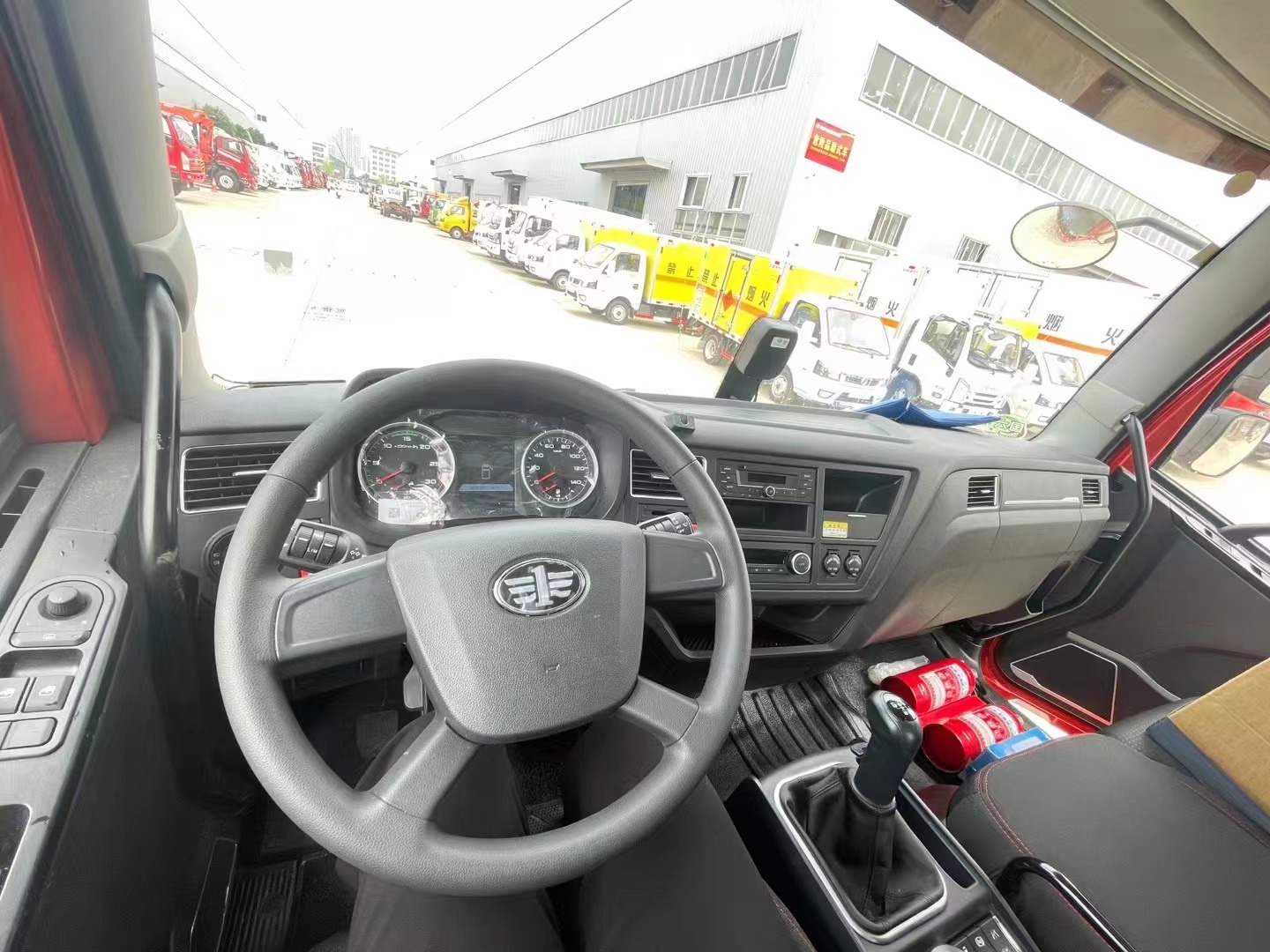 解放J6L（6.6米）氣瓶運(yùn)輸車