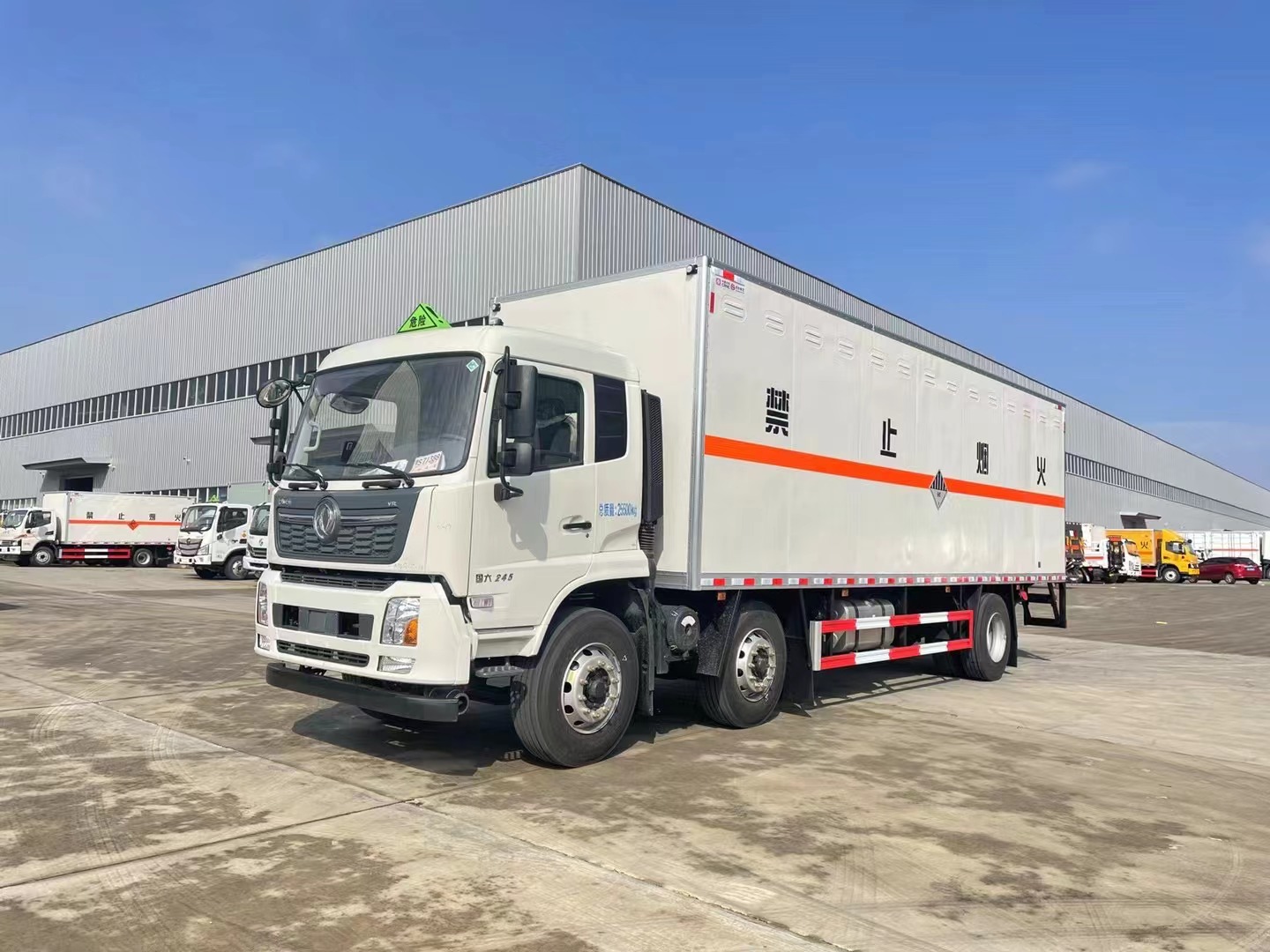 東風(fēng)天錦8.6米九類危險(xiǎn)品廂式車