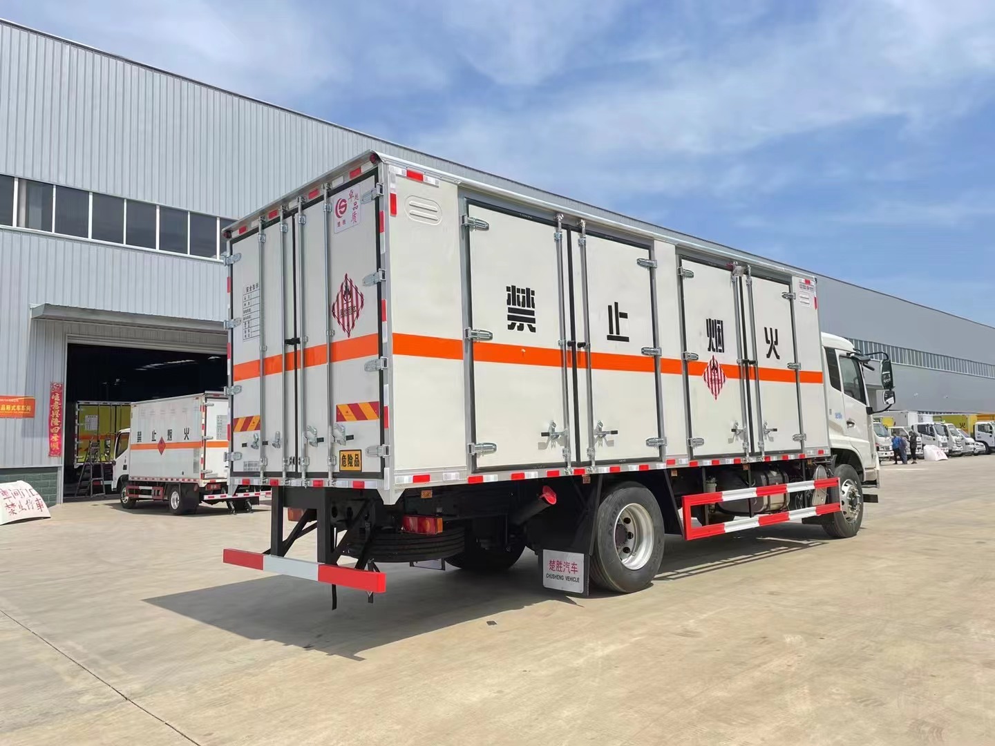 東風(fēng)天錦（6.2米/6.8米）10噸易燃固體廂式運輸車