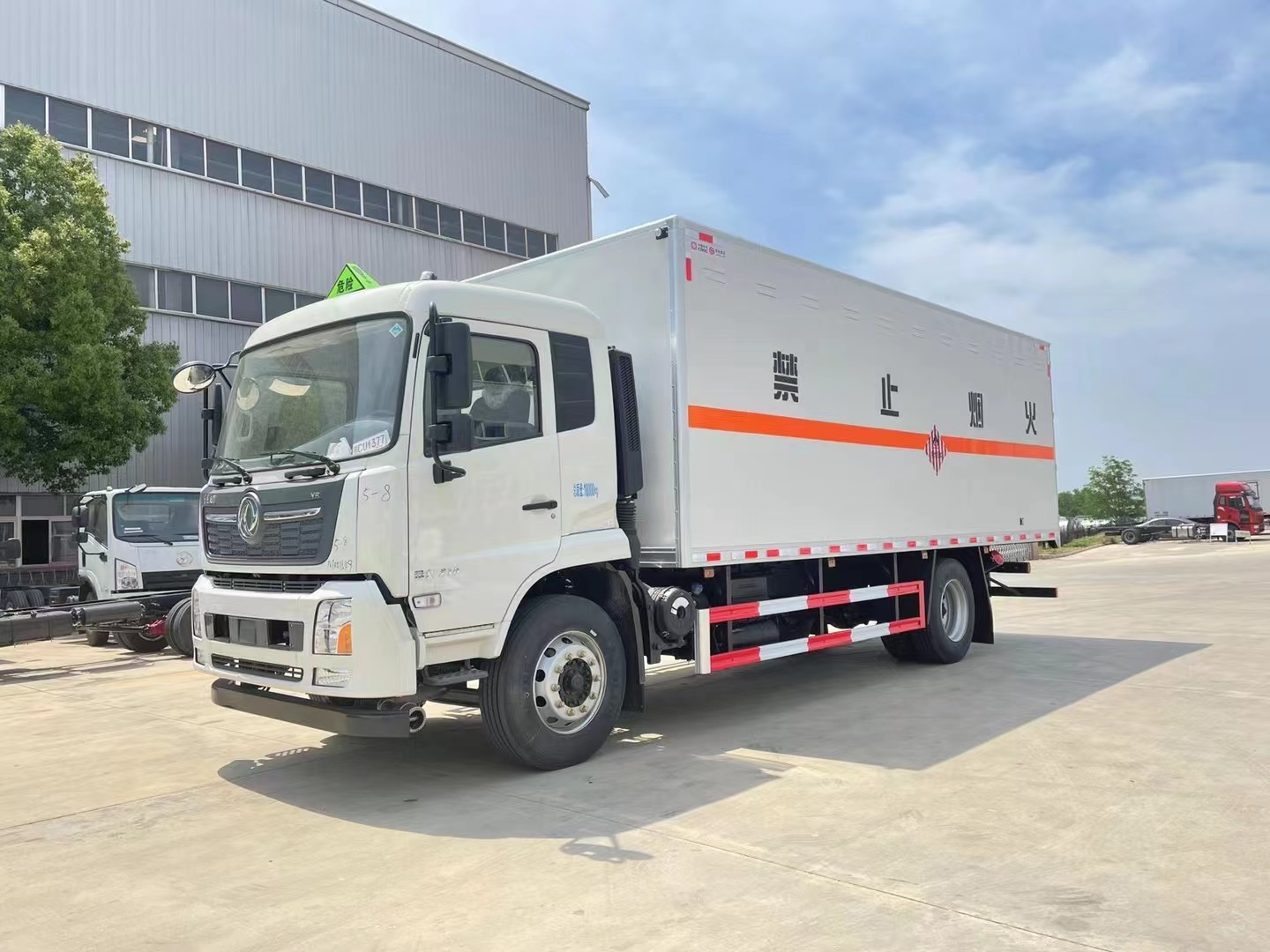 東風(fēng)天錦（6.2米/6.8米）10噸易燃固體廂式運輸車