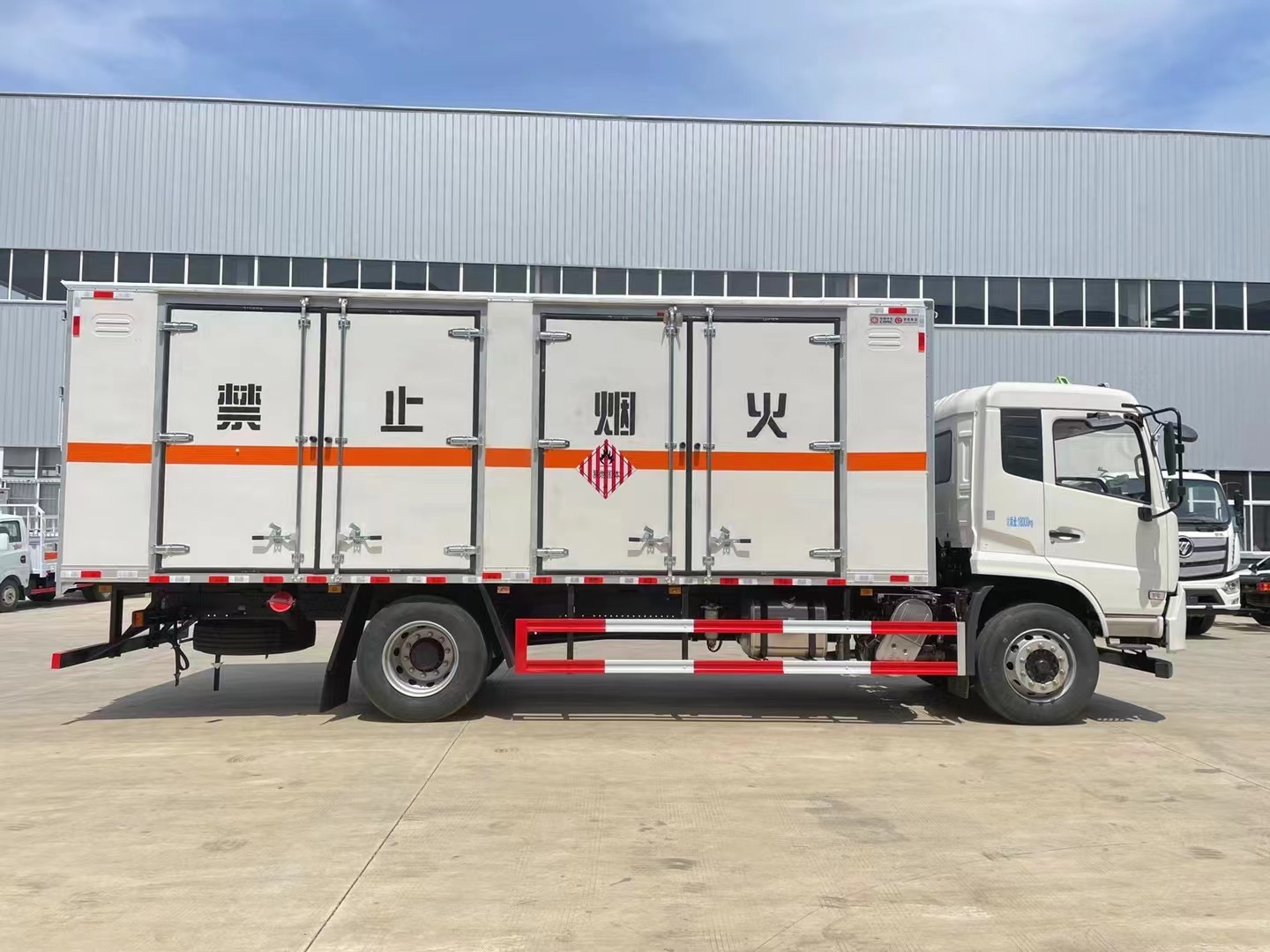 東風(fēng)天錦（6.2米/6.8米）10噸易燃固體廂式運輸車