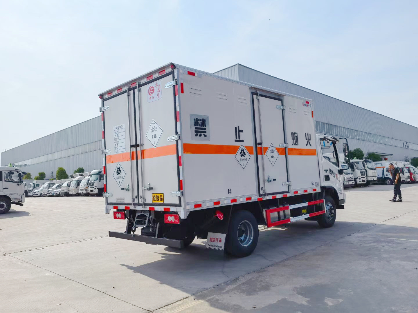 福田奧鈴4.2米毒性和感染性廂式運(yùn)輸車