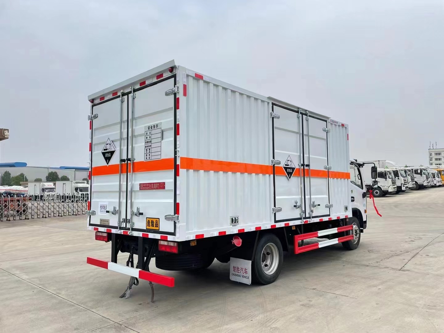 東風多利卡（5.2米）7.2噸腐蝕性物品廂式車
