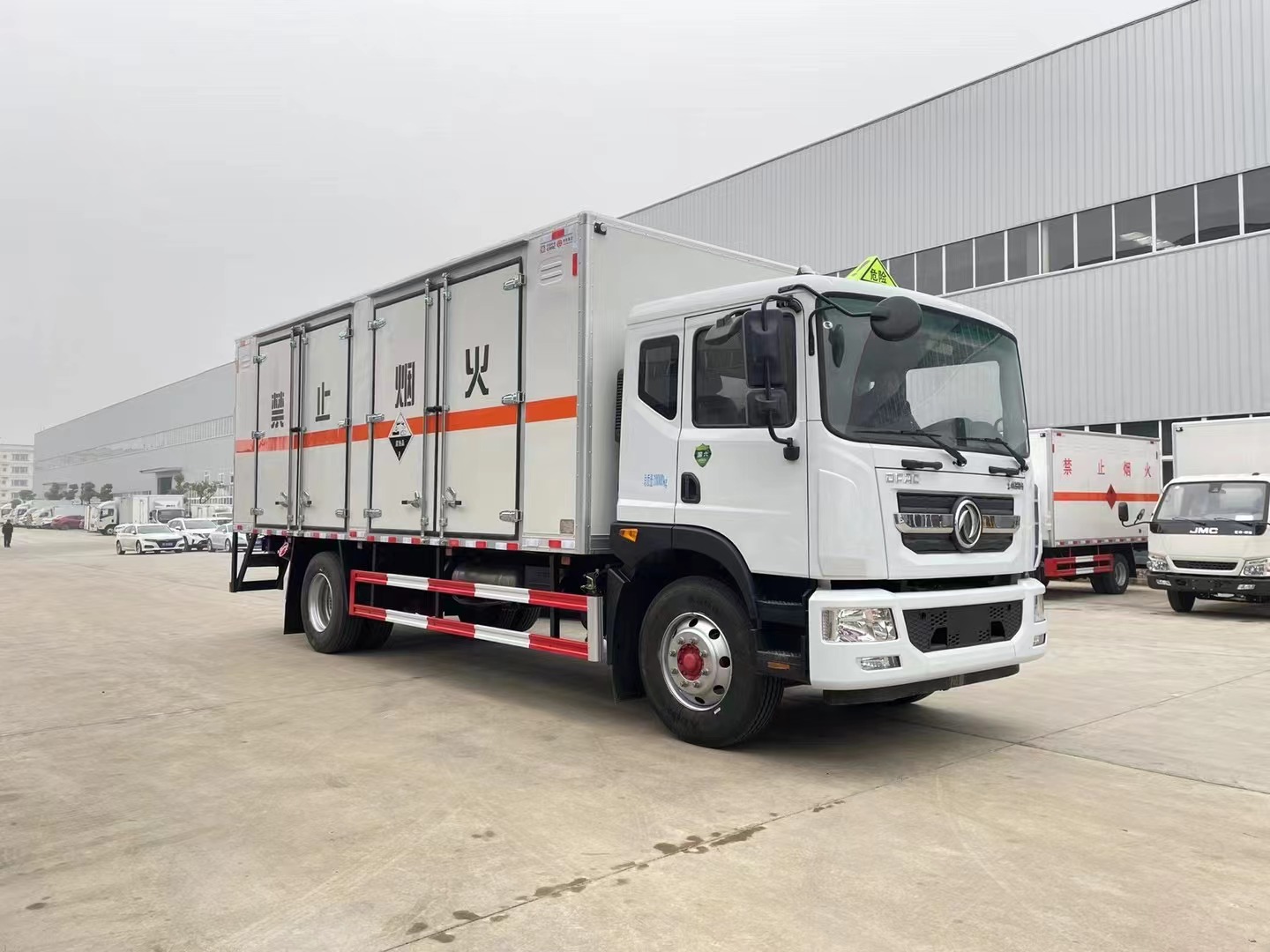 東風(fēng)多利卡（6.2米/6.8米）腐蝕品廂式車