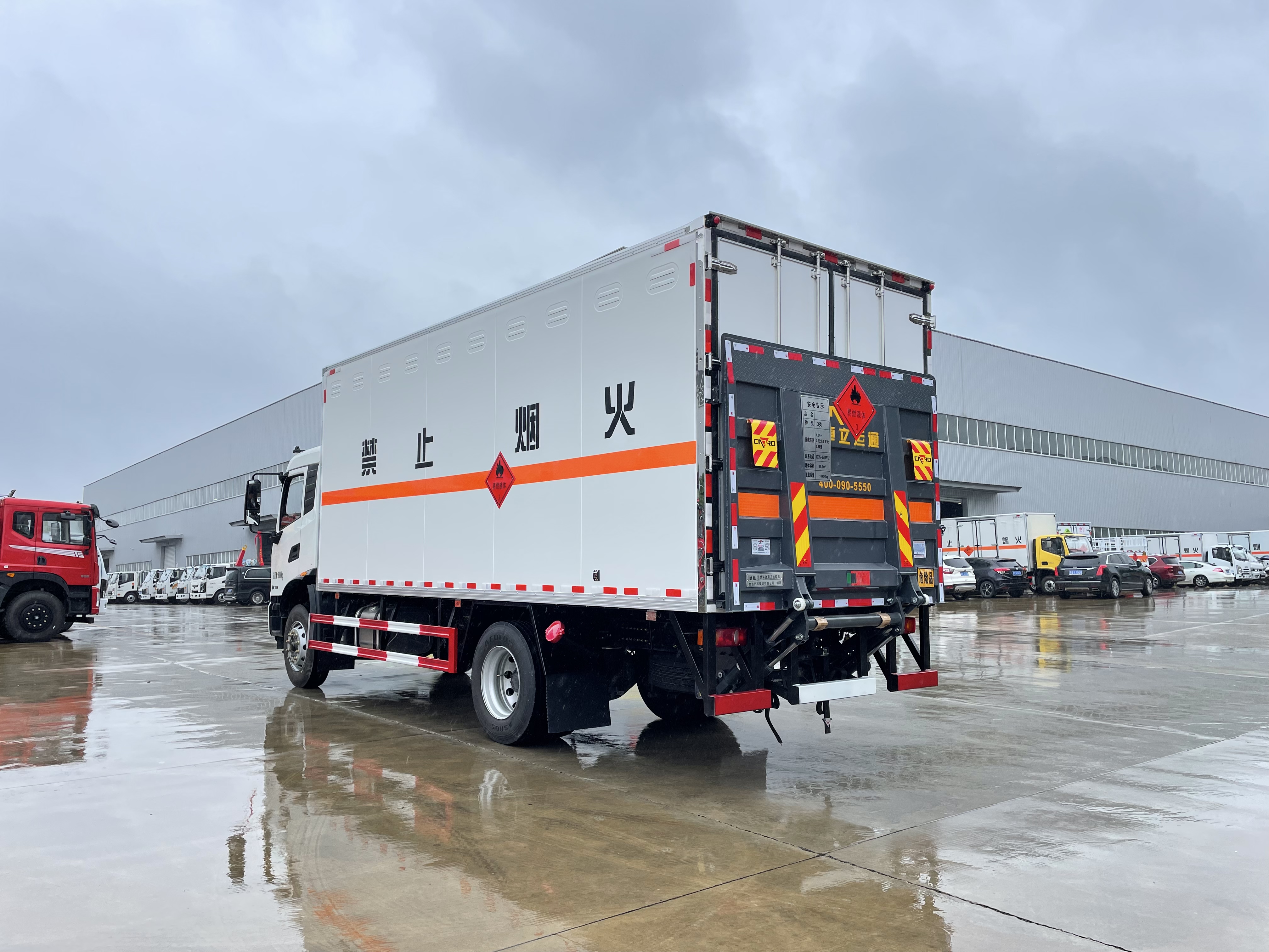 東風天錦（6.2米/6.8米）10噸液體廂式運輸車