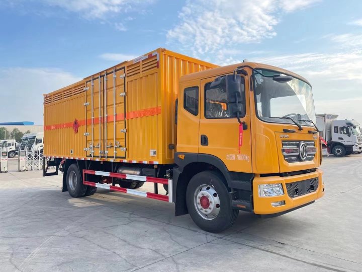 東風(fēng)多利卡7.6米氣體廂式車