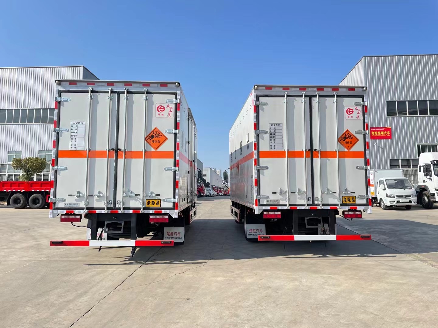 解放5.5米煙花爆竹運(yùn)輸車(chē)