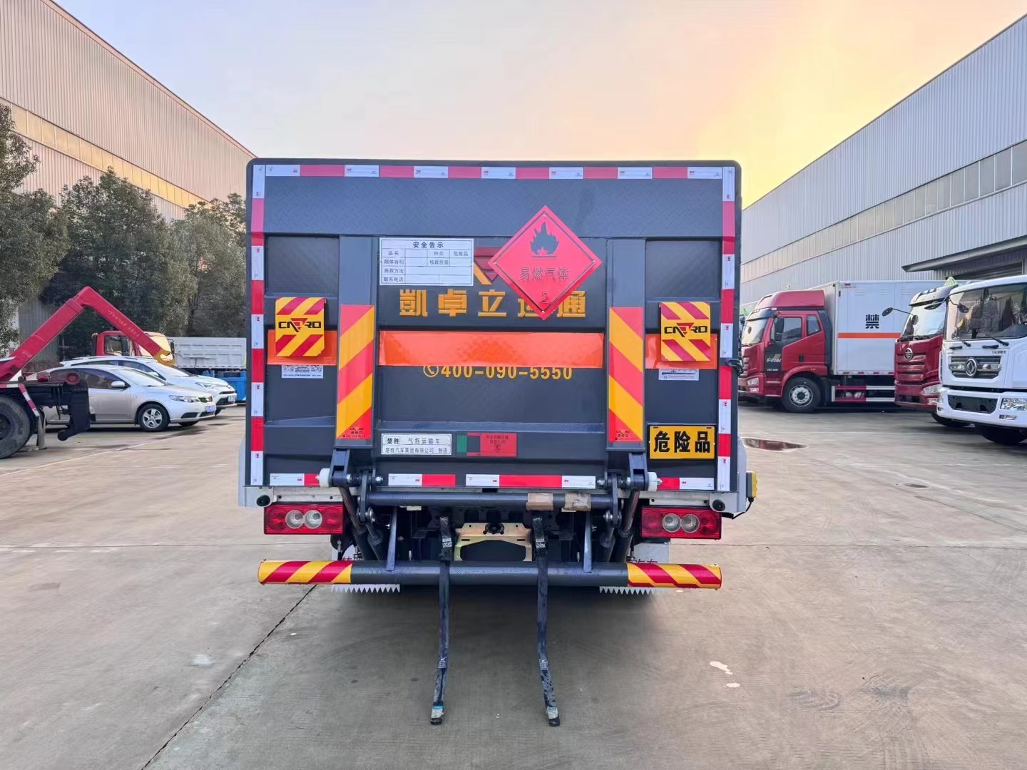 歐馬可康機(jī)藍(lán)牌氣瓶運(yùn)輸車(chē)