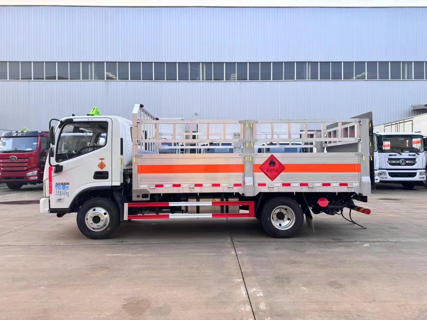 歐馬可康機(jī)藍(lán)牌氣瓶運(yùn)輸車(chē)