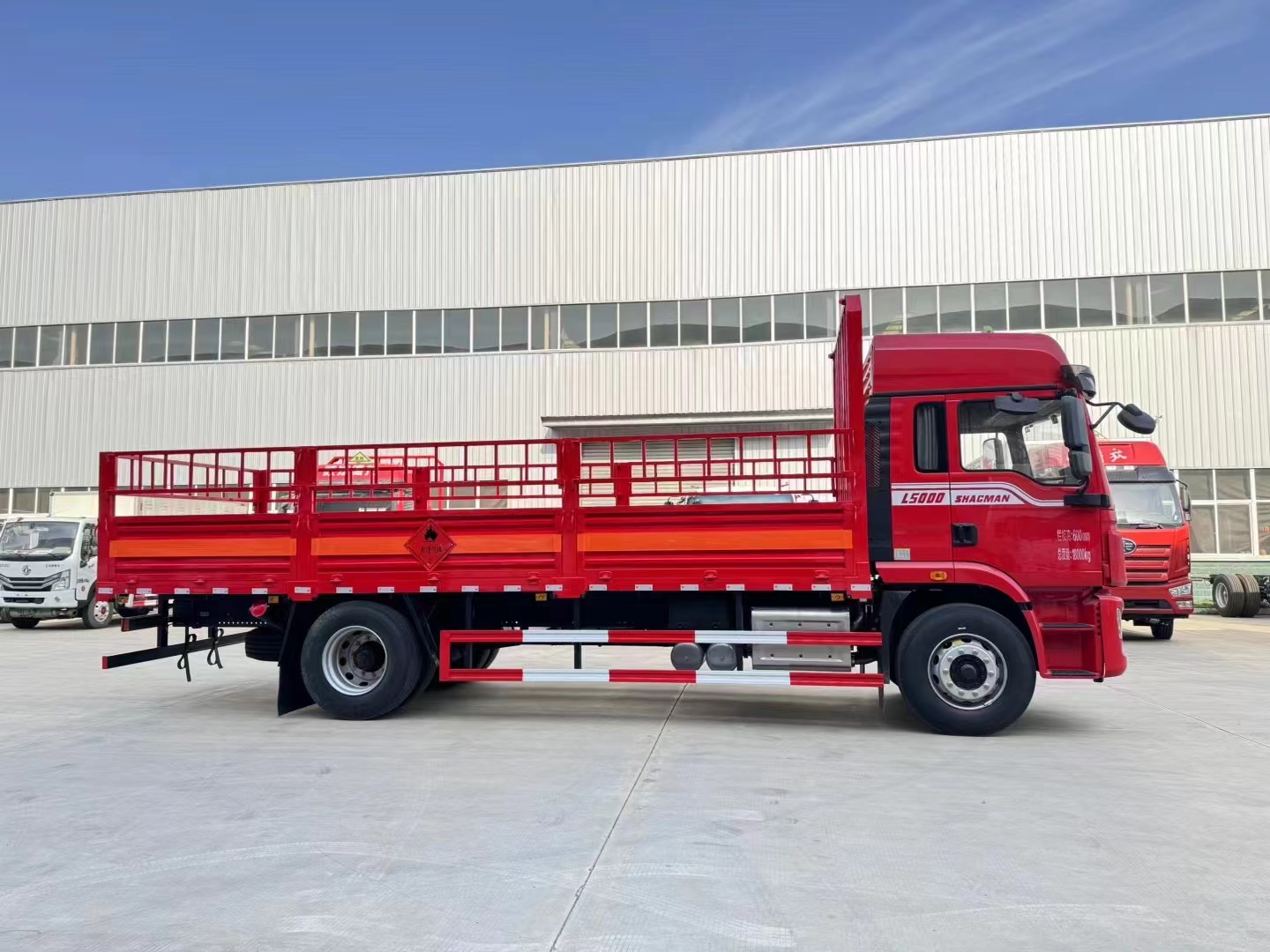 陜汽德龍6.8米氣瓶運(yùn)輸車